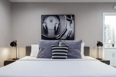 Image de Your Montrose Studios! Sleeps 46/23br/23ba/23pa