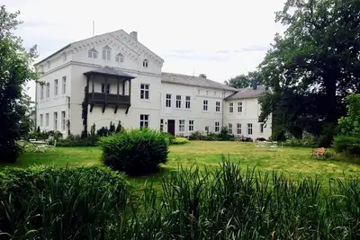 Image de Spacious vacation apartment in a manor house with balcony, near the Baltic Sea