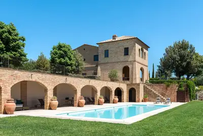 Image de Recently restored Villa in Tuscany, sleeps 12, sw. pool, big garden, olive grove.
