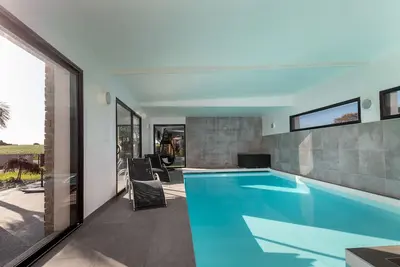 Image de Maison avec piscine intérieure