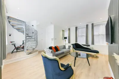 Avari Apartments - Hatton Collection