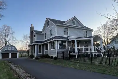 Image de Luxury Home on Park, Tesla Charger, Cigar Lounge, Park views