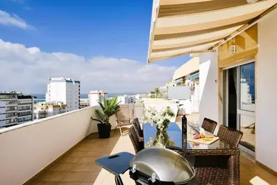 Image de Stylish Apartment with Spacious Terrace & Sea Views