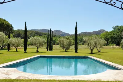 Image de 6 bedroom agritourism property in saint-rã©my-de-provence