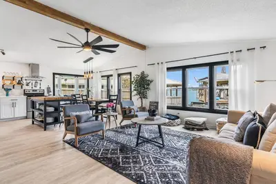Image de Conroe Lakefront Retreat w/boat dock, kayaks, games, wave runner & boat lift
