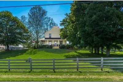 Image de North 64 Farms Luxury Farm House sunrise view