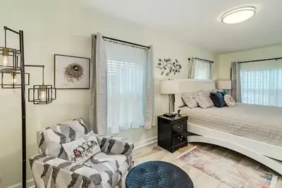 Image de Farmhouse Chic Luxe 3/2 Home near I4