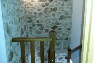 Image de Belle maison de village murs en pierre, clim dans les chambres