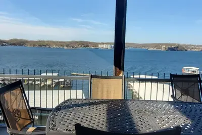 Image de Fantastic Main Channel View from Renovated Waterfront 3br/2ba Top Floor Condo