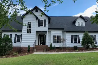 Image de Large 4 bedroom home with spacious backyard