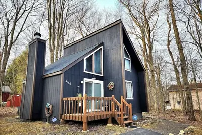 Image de Cozy Ski Chalet in the Heart of the Poconos