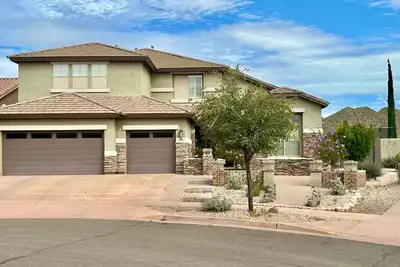 Image de Massive, picturesque family fun getaway w/pool, game room & trampoline