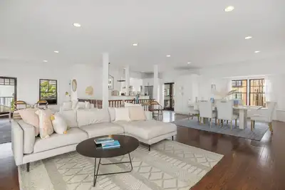 Image de Ocean View/Amazing 4 Bedroom/Ac/Walk to Beach!