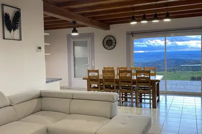 Image de Grande Maison récente avec vue