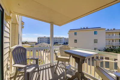 Image de Emerald Isle Vacation Rental w/ Resort Pool!
