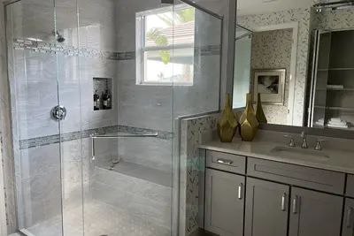Image de Available now 1 yr lease best 5250/month.