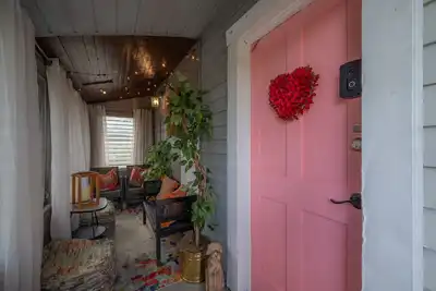 Image de Fun Maximalist home In the heart of Seminole Heights