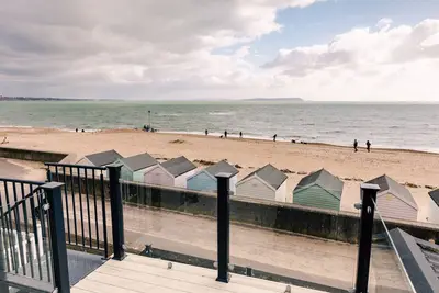 Image de Shearwater - A luxury front line lodge on Sandhills Holiday Park Mudeford