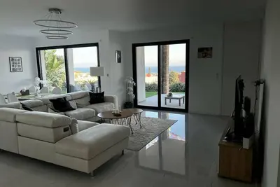 Image de 3 Bedroom Apartment in Villeneuve-Loubet
