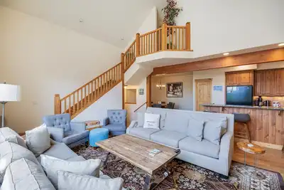 Image de 4 bedroom suites - Comm Hot Tub - Ski Bus - Prvt Garage