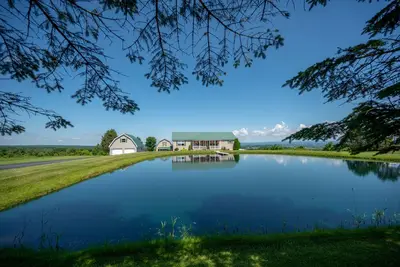 Image de Private Upstate Estate - Pool, Pond, Breathtaking views!