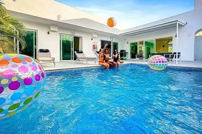 Image de Beach Villa Rubi with private Pool, Bbq and Maid