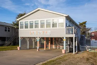 Image de 3min Walk to Beach! Hot Tub, Yard, Near Shops