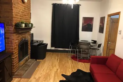 Image de Appartement rustique de 2 chambres à coucher, localisation centrale