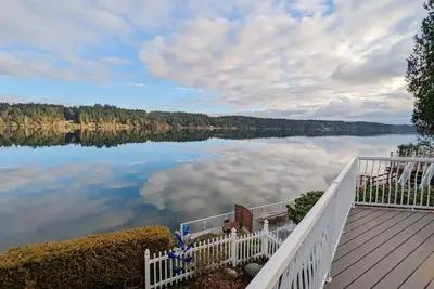 Image de Waterfront Villa with Private Beach, Hot tub, Ev & Wfh