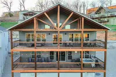 Image de 7-Suite Lodge Private Hot Tub & Game Room Near Sdc