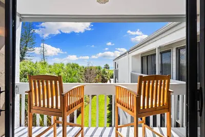 Image de Modern 3 Bed/2. 5 bath Gulf Side Condo Steps from Siesta Key Village and Beach!