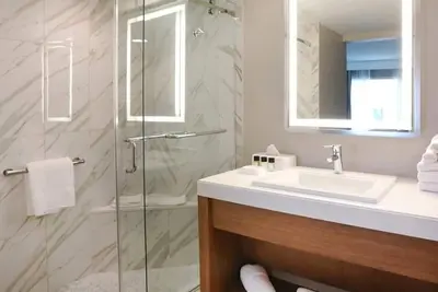 Image de Two Queen Room at a  Hotel