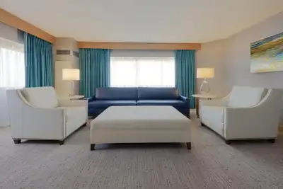 Image de 1-Bedroom Suite at a  Hotel