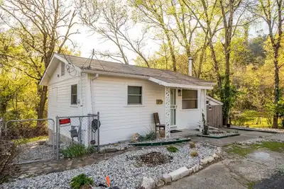 Image de Goat Rock Cabin: Secluded Retreat with Fire Pit, Outdoor Shower, Hammock & Fenced Yard Near Trails!