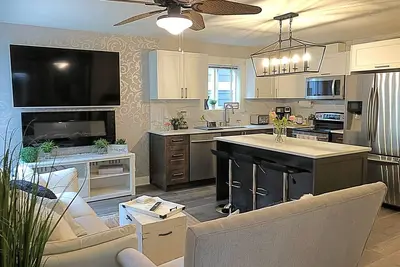 Image de 3 Bedroom Lux Bear Mountain Suite Backs onto a greenbelt.
