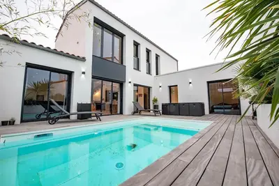 Image de Maison neuve avec piscine à 200 mètres de la mer