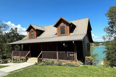 Image de Peaceful Cabin on Lake | Outdoor kitchen | 3 Patios | Firepit|  2 Story Dock