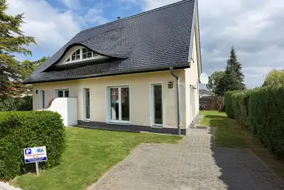 Image de This holiday home has a living space of 110 m², sleeps up to 6 people, two parki