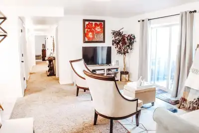 Redcliff Getaway, Ground floor condo with pool views