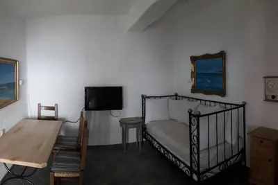 Image de Cozy vacation apartment with stunning sea views, 5 minutes' walk from the beach