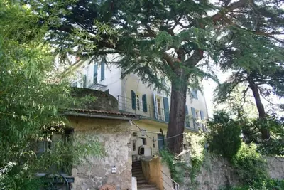 Image de Dans propriété verdoyante du 19 ème siècle