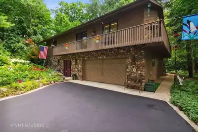 Image de Amazing Lake Geneva Abbey Springs Home + Hot Tub + 2 Golf Carts!