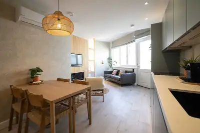 Image de Newly renovated, 2 bedrooms, fireplace, near the beach