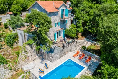 Image de Tuscany villa from the stone with the pool