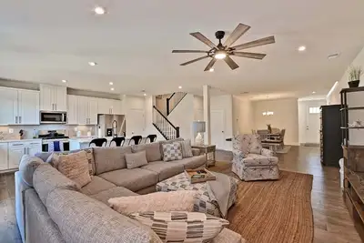 Image de Excellent 3 Bedroom Town House located in Bishop's Landing! Wifi, Pool, Tennis, Shuttle, and More!
