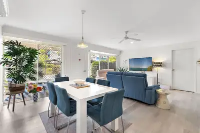 Image de Unit 1 - Renovated 2 Bedroom Ground Level Villa