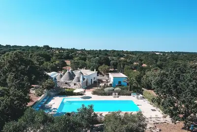 Image de Magnificent Trulli Sleeping 15 With Huge 18 X 7 Infinity Pool