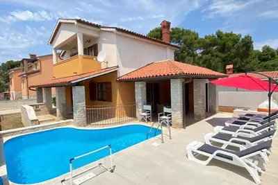 Image de Maison de vacances avec piscine privée pour 6 personnes env. 111 qmà Medulin, Istrie (Côte sud de l'Istrie)