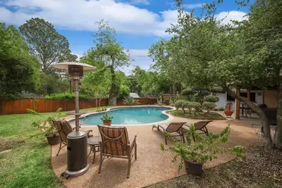 Image de Highland Village - 4br w Backyard Pool Oasis