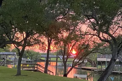 Image de Peace, luxury and fishing under 100 year old oaks
